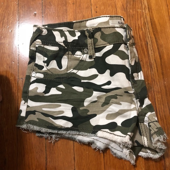 Camo shorts - Picture 3 of 4